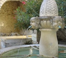 Fontaine à Séguret (84) - cliquez pour agrandir